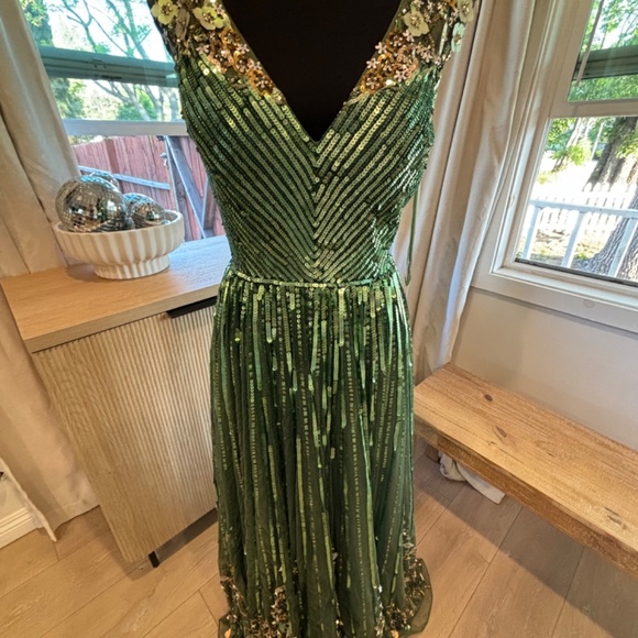 Mac Duggal Green gown - Picture 4 of 4